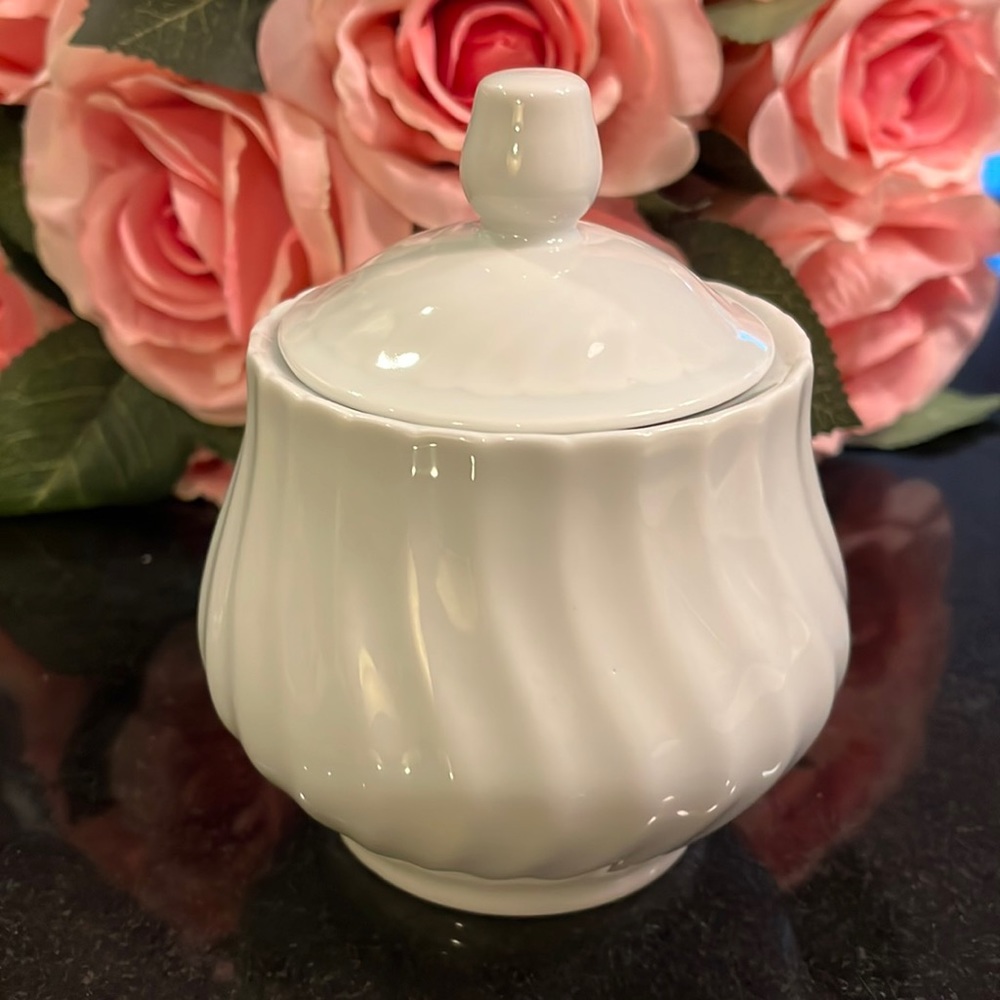 Sugar Bowl & Lid Sea Shell by GIBSON DESIGNS